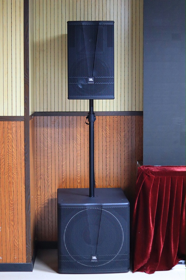 JBL CV3015和CV3018S会议室音箱安装案例